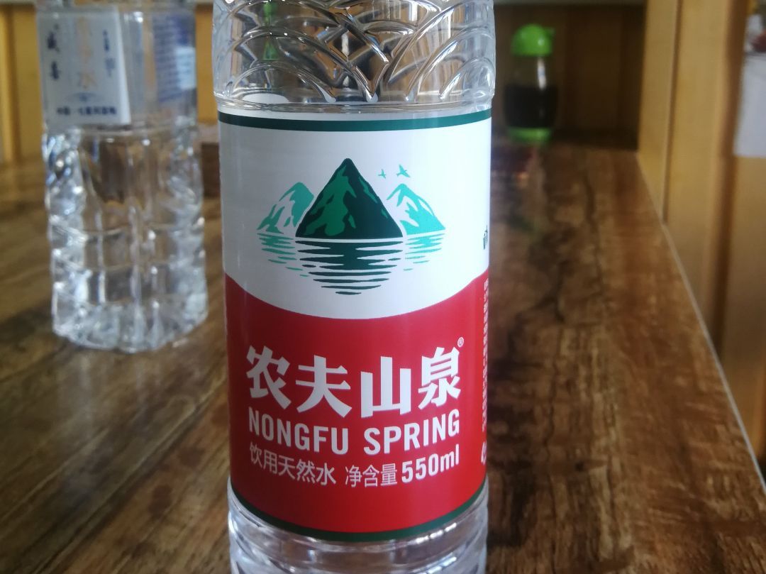 农夫山泉水