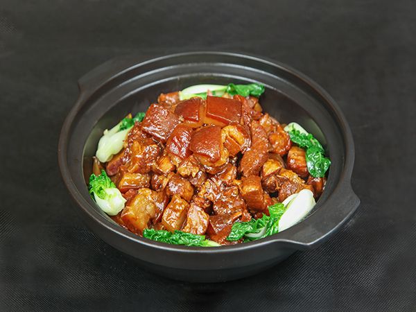 黄焖五花肉+土豆+香菇+宽粉+油菜+一碗米饭